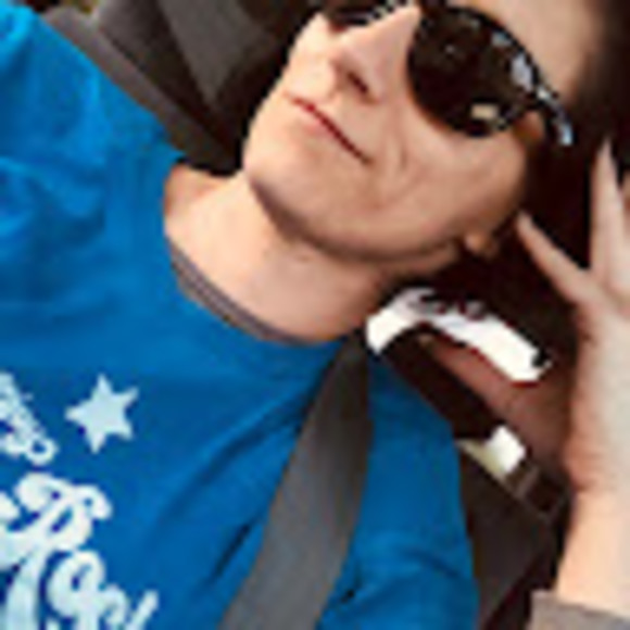 Meet your Posher, Sarah - Picture 1 of 1